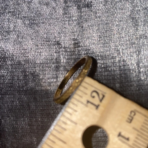 Vintage brushed gold  tone faux diamonds ring Sz 8 - Picture 6 of 12